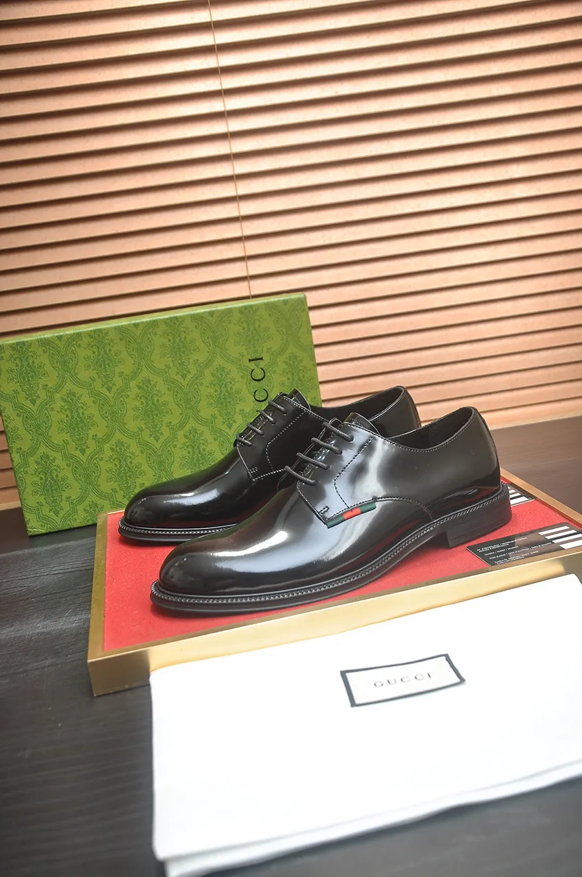 Men's shoes💰500💶Italy's top luxury men's shoe giant (GUCCI) (Gucci) (full cowhide lining) new arrival🍃Original European style🔰 Pleasant to the eye😍In order to make the shoes more durable and non-deformable🌀The production continues to follow traditional methods but there is still no lack of innovation💪Choose original sheepskin for the leather♻️ Smooth and natural And extra bright ⭐Made of imported cowhide, the first choice of rich people 38-45 (45 customized)